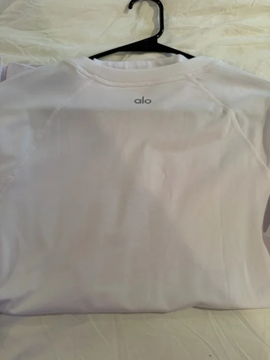 NWT Alo Vapor Crewneck LS in white - Picture 3 of 3